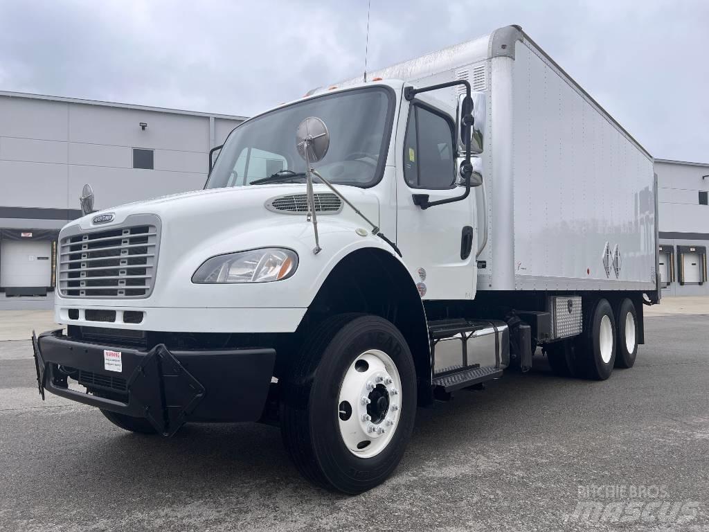 Freightliner M 106 Camiones caja cerrada