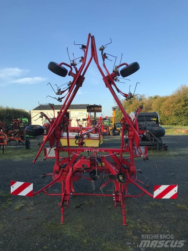 Lely LOTUS 770 Rastrillos y henificadores
