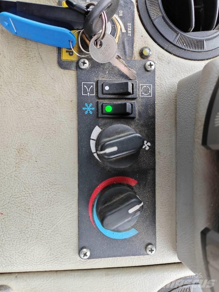 Lännen 8600 E Retrocargadoras