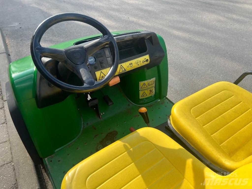 John Deere Gator CX Maquinaria para servicios públicos