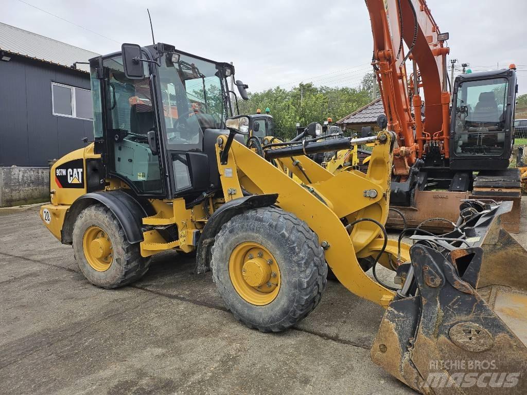 CAT 907M Cargadoras sobre ruedas