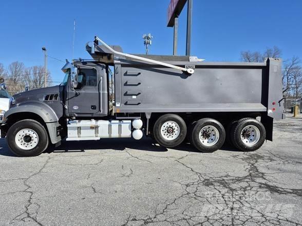 Mack GRANITE 64FR Camiones bañeras basculantes o volquetes