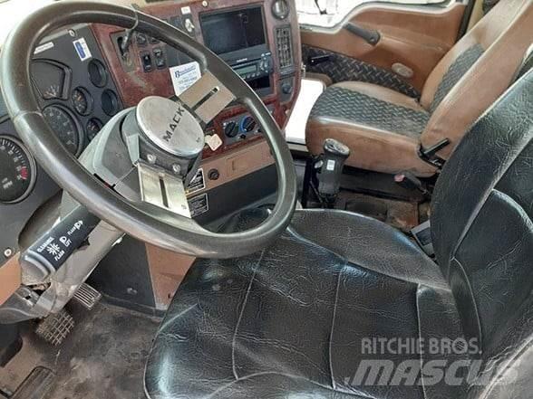 Mack GRANITE GU713 Cabezas tractoras