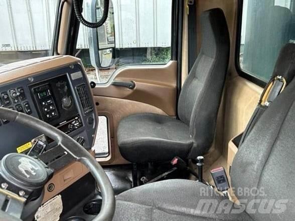 Mack GRANITE GU713 Camiones bañeras basculantes o volquetes
