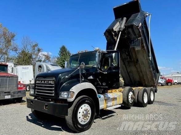 Mack GRANITE GU713 Camiones bañeras basculantes o volquetes
