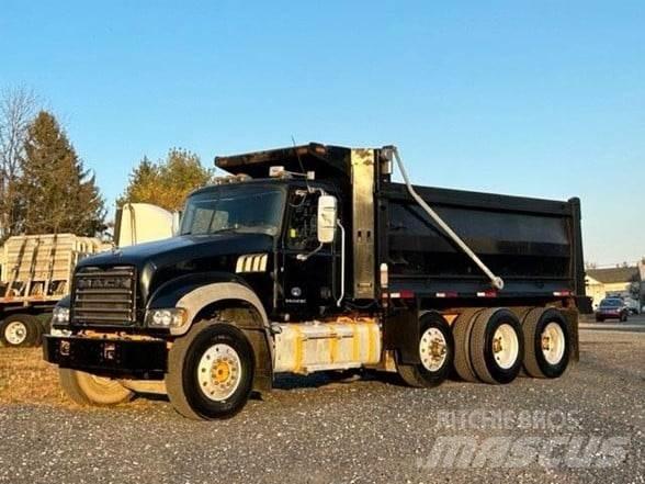 Mack GRANITE GU713 Camiones bañeras basculantes o volquetes