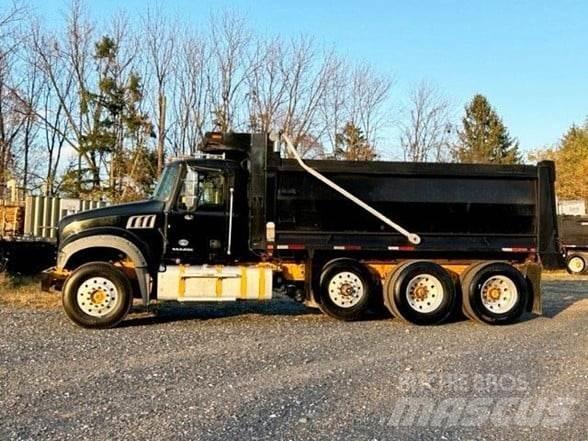 Mack GRANITE GU713 Camiones bañeras basculantes o volquetes