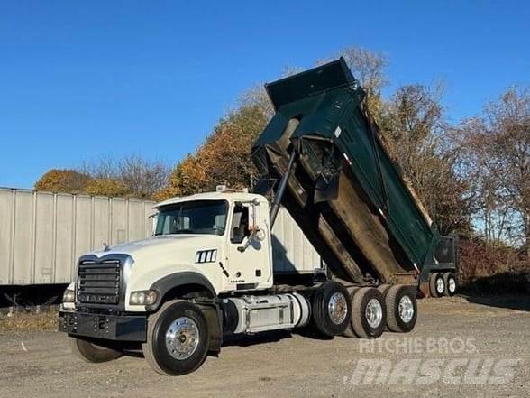 Mack GRANITE GU713 Camiones bañeras basculantes o volquetes