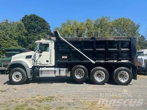 Mack GRANITE GU713 Camiones bañeras basculantes o volquetes