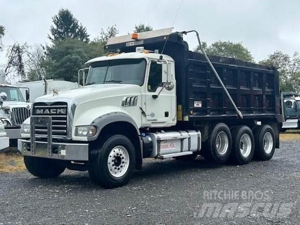 Mack GRANITE GU713 Camiones bañeras basculantes o volquetes