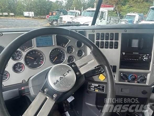 Mack GRANITE GU713 Camiones bañeras basculantes o volquetes
