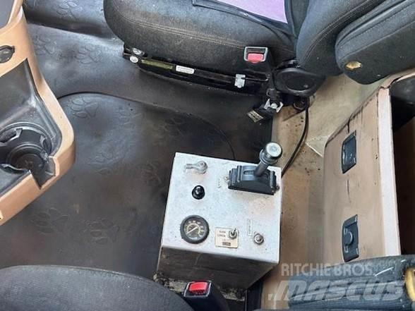 Mack GRANITE GU713 Camiones bañeras basculantes o volquetes