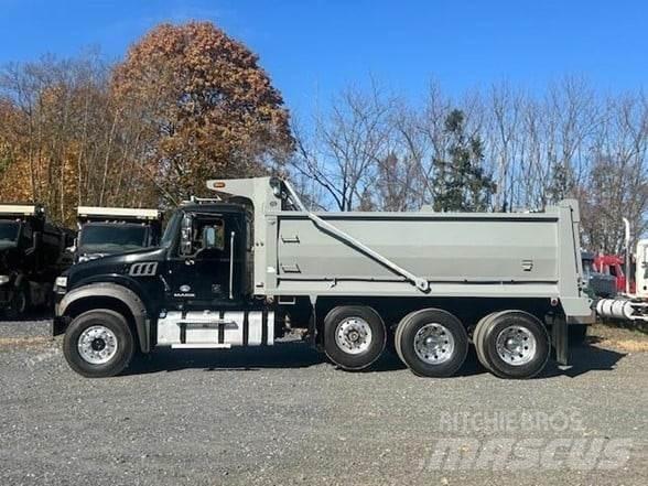 Mack GRANITE GU713 Camiones bañeras basculantes o volquetes