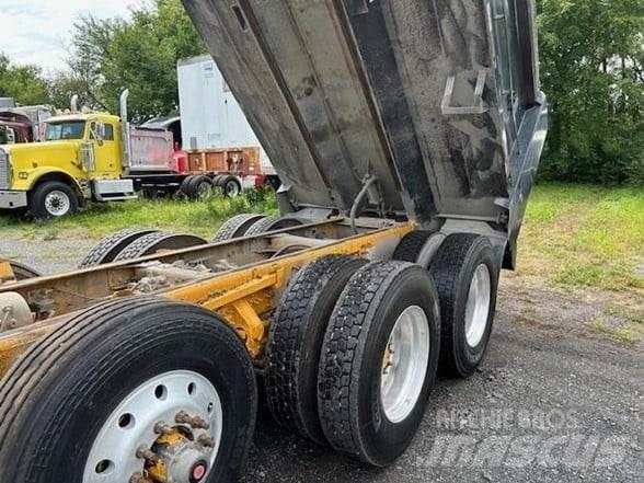 Mack GRANITE GU713 Camiones bañeras basculantes o volquetes