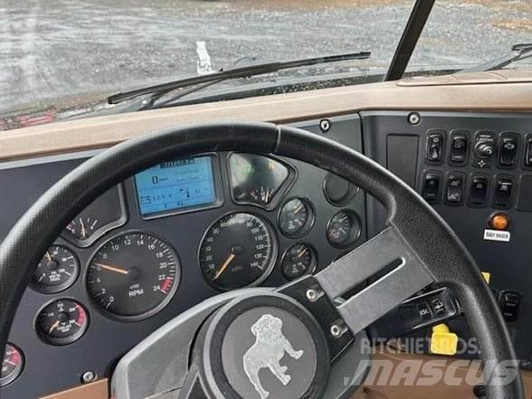 Mack GRANITE GU713 Camiones bañeras basculantes o volquetes