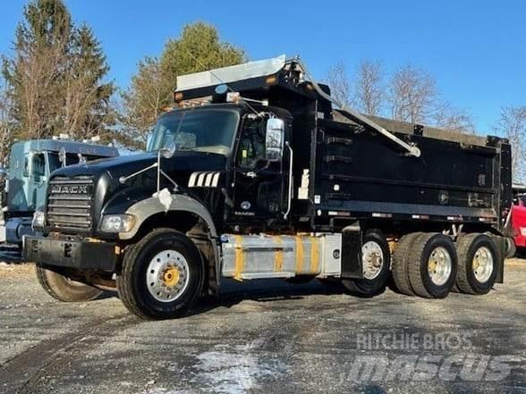 Mack GRANITE GU713 Camiones bañeras basculantes o volquetes