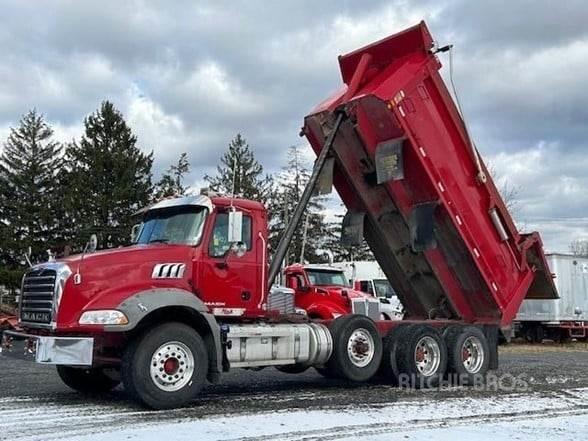 Mack GRANITE GU813 Camiones bañeras basculantes o volquetes