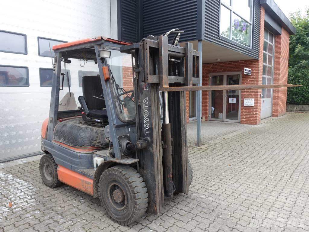 Toyota 02-6 FDF 25 Carretillas diesel