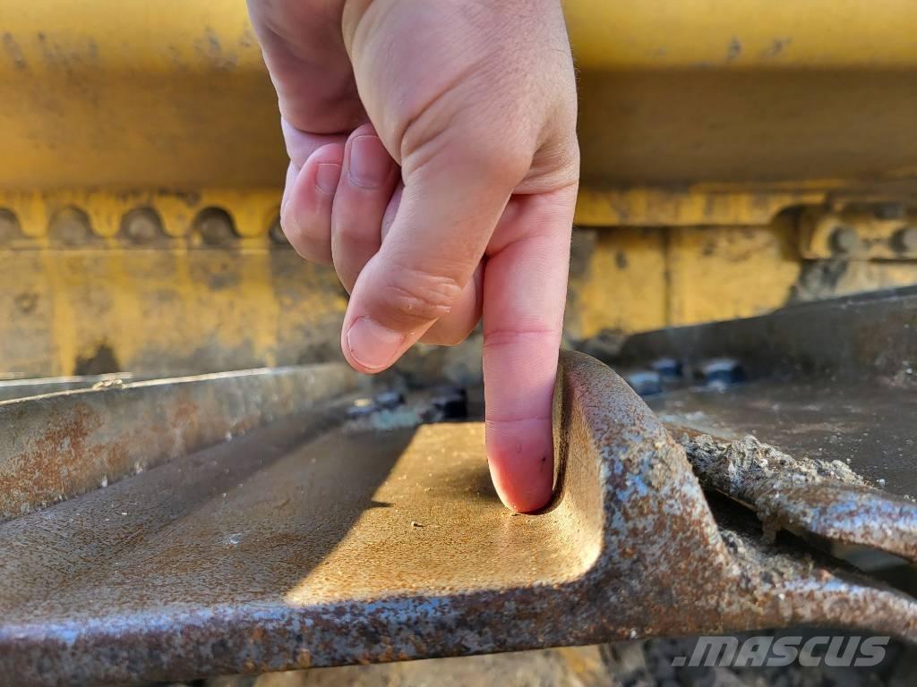 Komatsu D61PXi-24 Buldozer sobre oruga