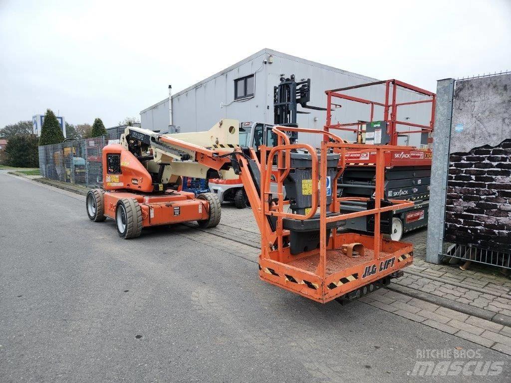 JLG M 450 AJ Plataforma de trabajo articulada
