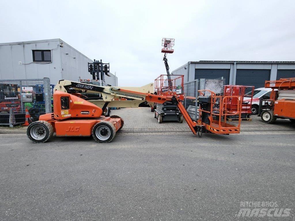 JLG M 450 AJ Plataforma de trabajo articulada
