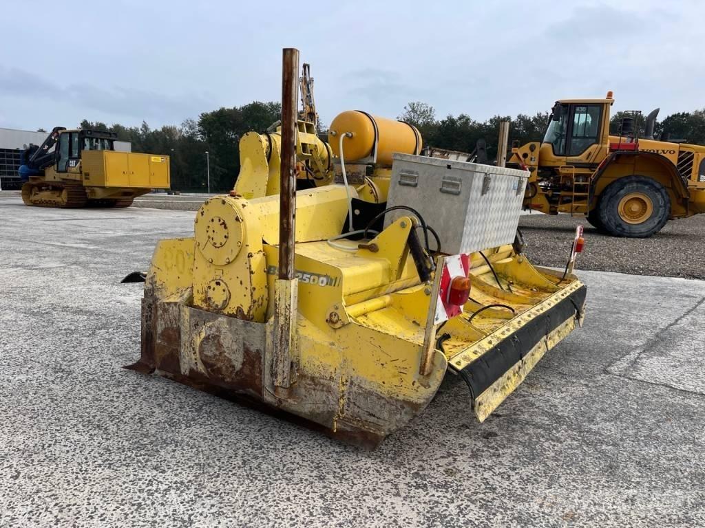 Bomag BSF 2500 Equipos para la estabilización de suelos y reciclaje de asfalto