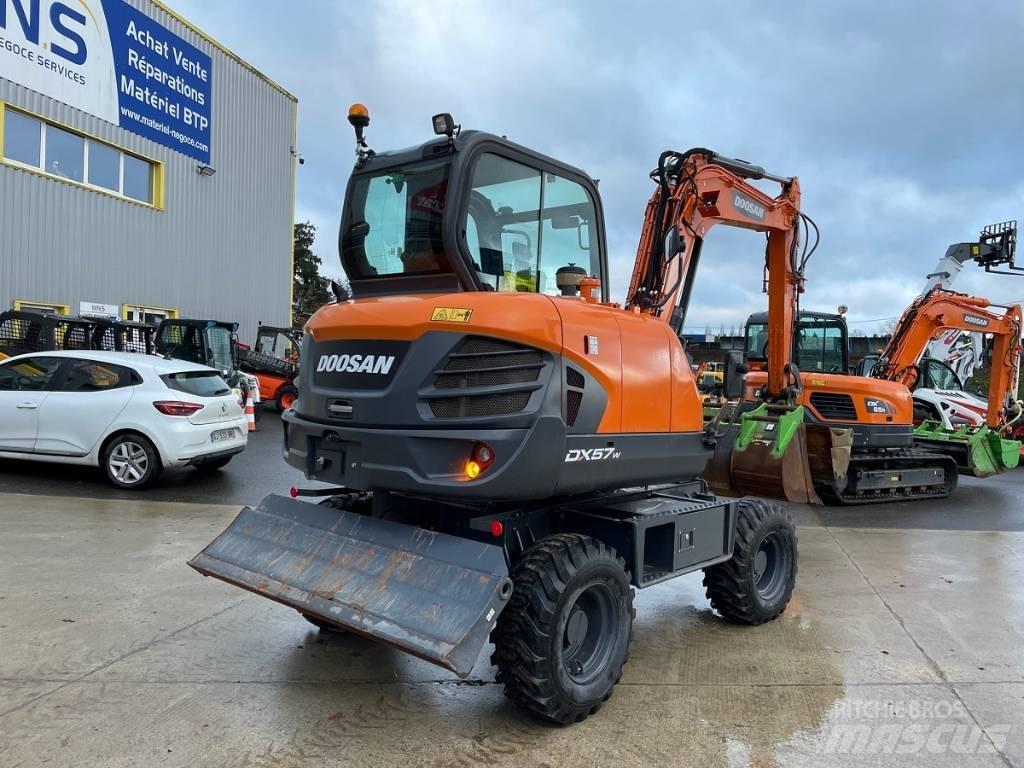 Doosan DX 57 W-5 Excavadoras de ruedas