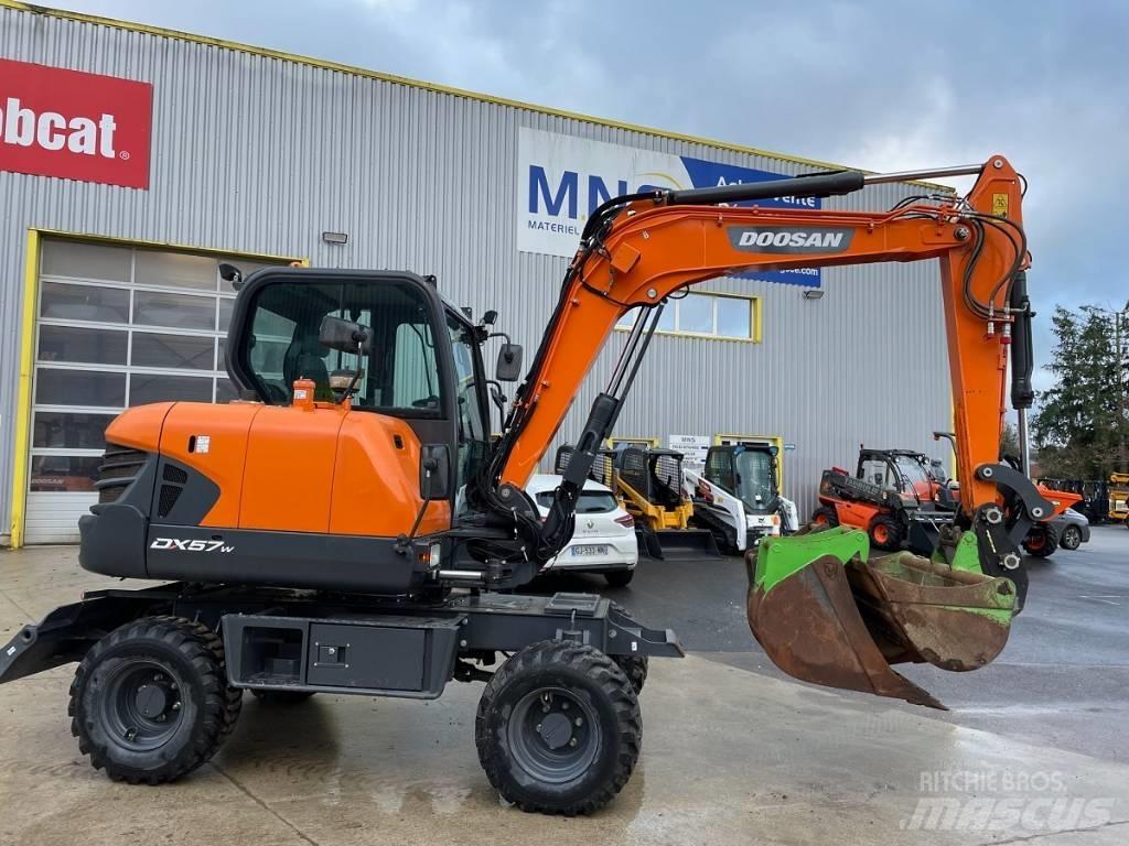 Doosan DX 57 W-5 Excavadoras de ruedas