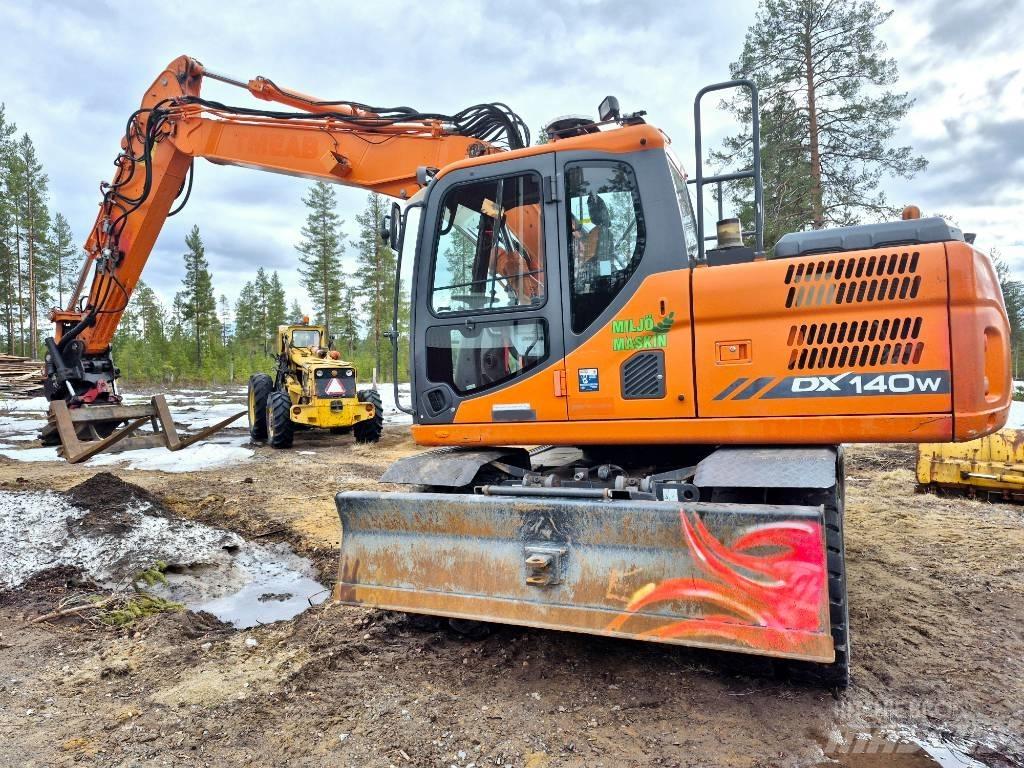 Doosan DX 140 W-3 Excavadoras de ruedas