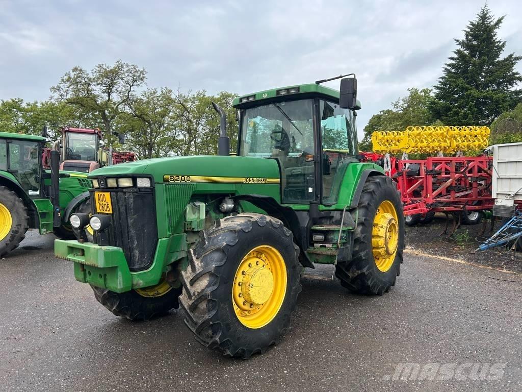 John Deere 8200 Tractores