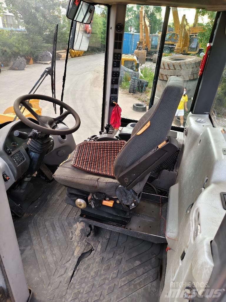 Volvo L 120 Cargadoras sobre ruedas