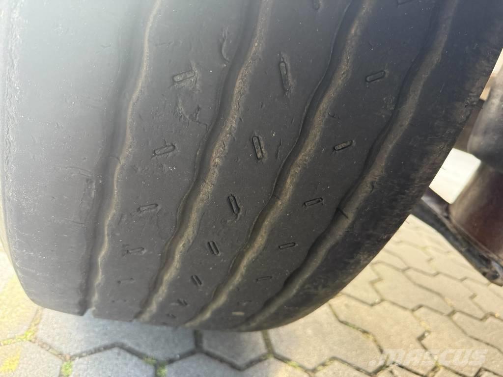 BEFA Sattel Anhänger Semirremolques de transporte de madera