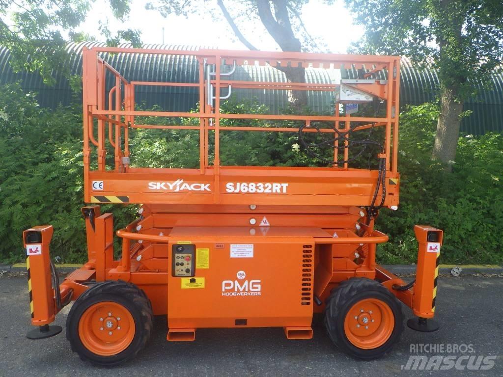 SkyJack SJ6832RT Plataformas tijera