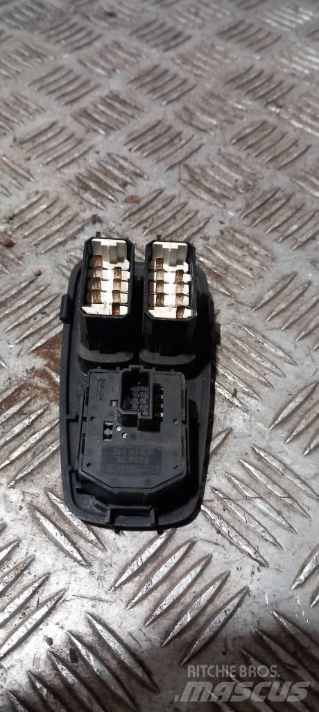 Scania R 440   1445793 Cabinas e interior