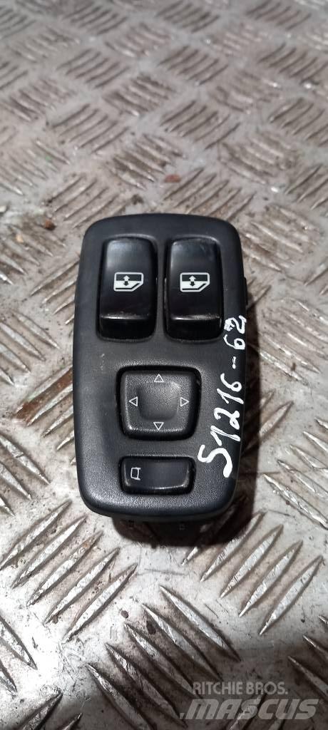 Scania R 440   1445793 Cabinas e interior