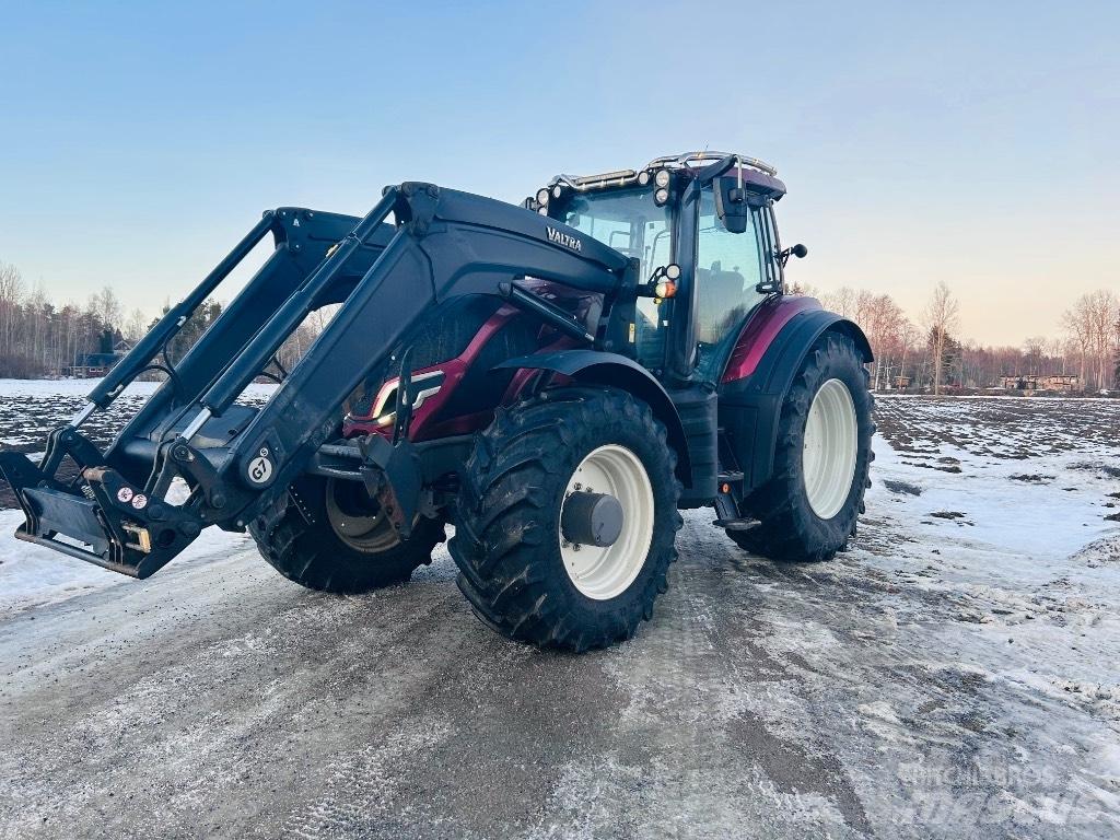 Valtra T 215 Active Tractores