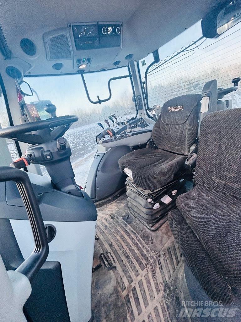 Valtra T 215 Active Tractores