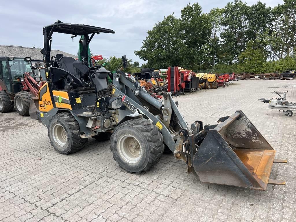 GiANT 2200E Palas cargadoras