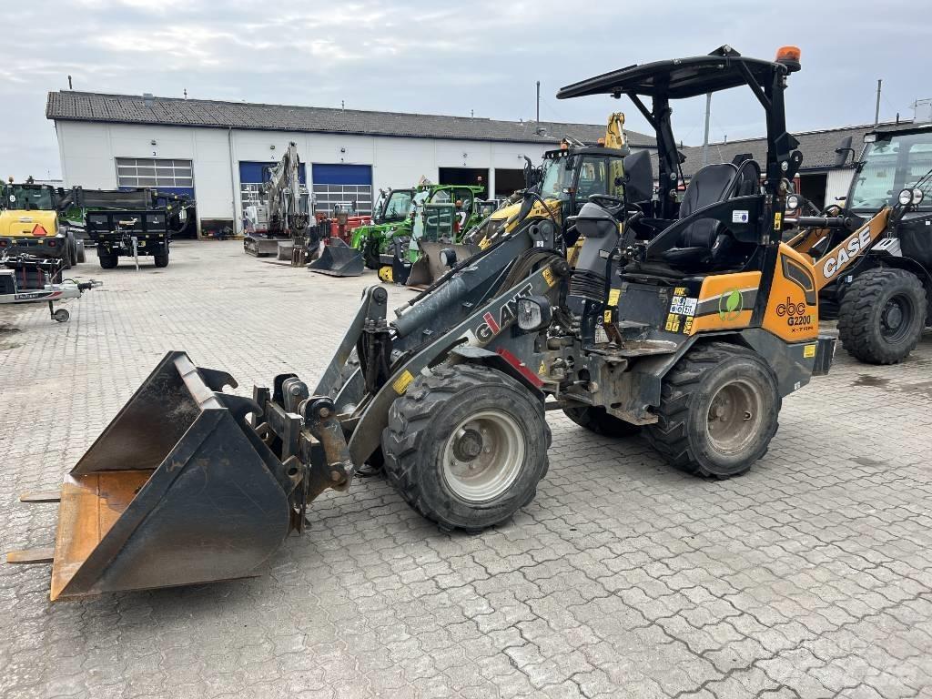 GiANT 2200E Palas cargadoras
