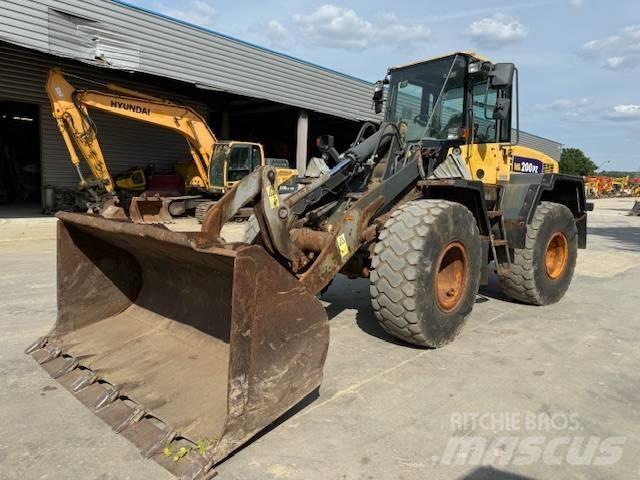 Komatsu WA 200 Cargadoras sobre ruedas