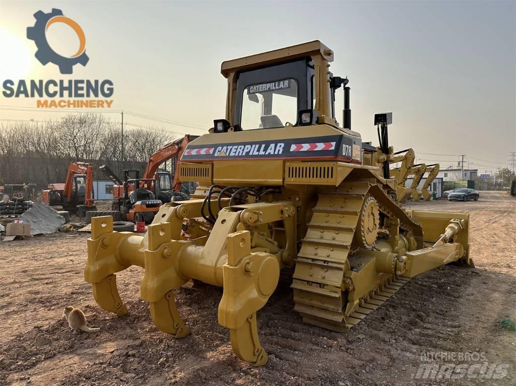 CAT D7R Buldozer sobre oruga