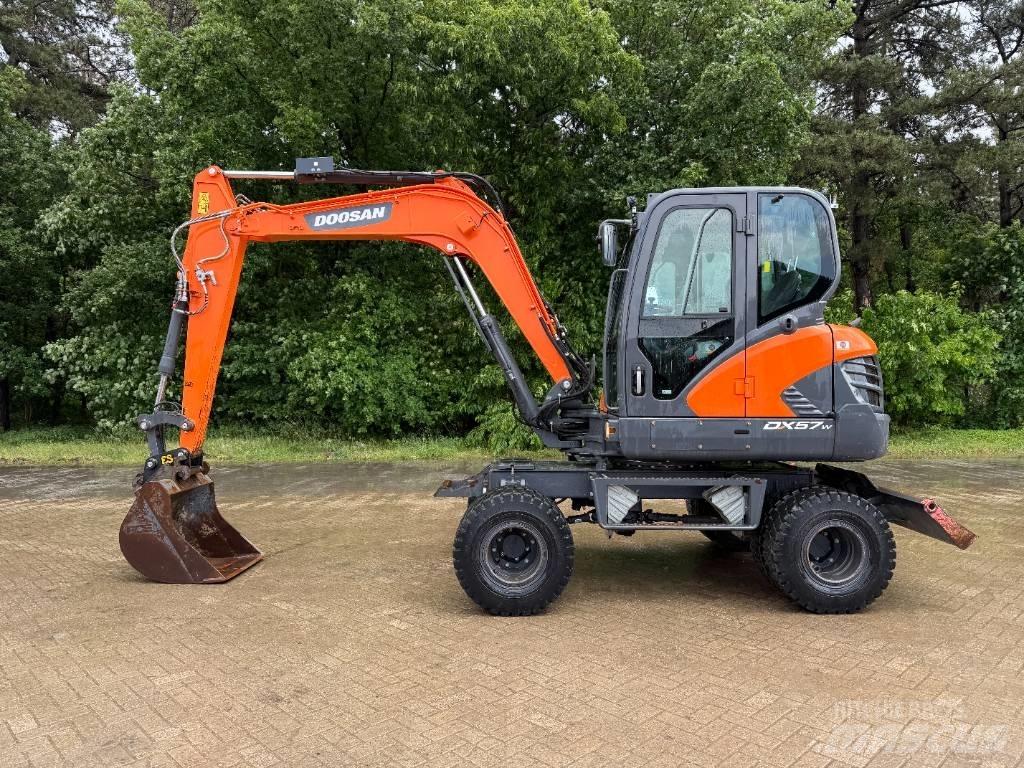 Doosan DX 57 W Excavadoras de ruedas