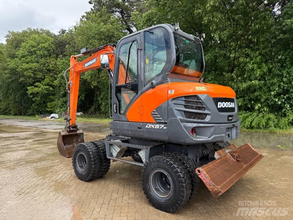 Doosan DX 57 W Excavadoras de ruedas