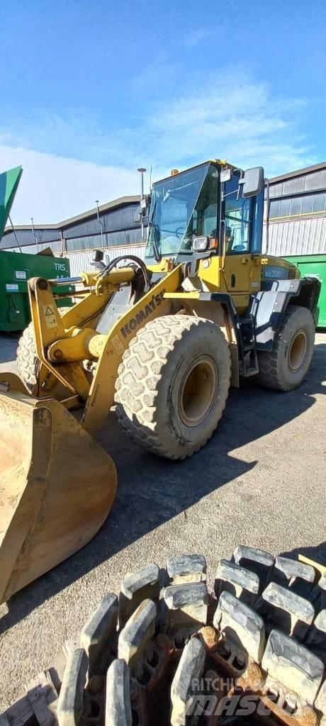 Komatsu WA 200 PT-5 Cargadoras sobre ruedas