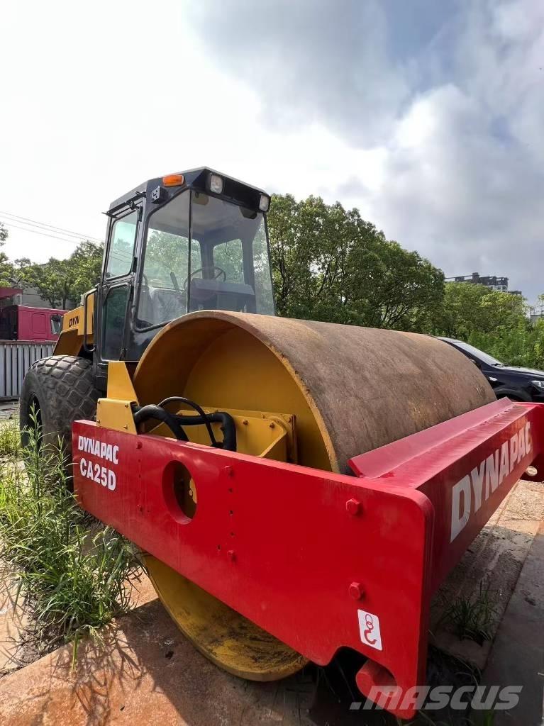Dynapac CA25D Rodillos de un solo tambor