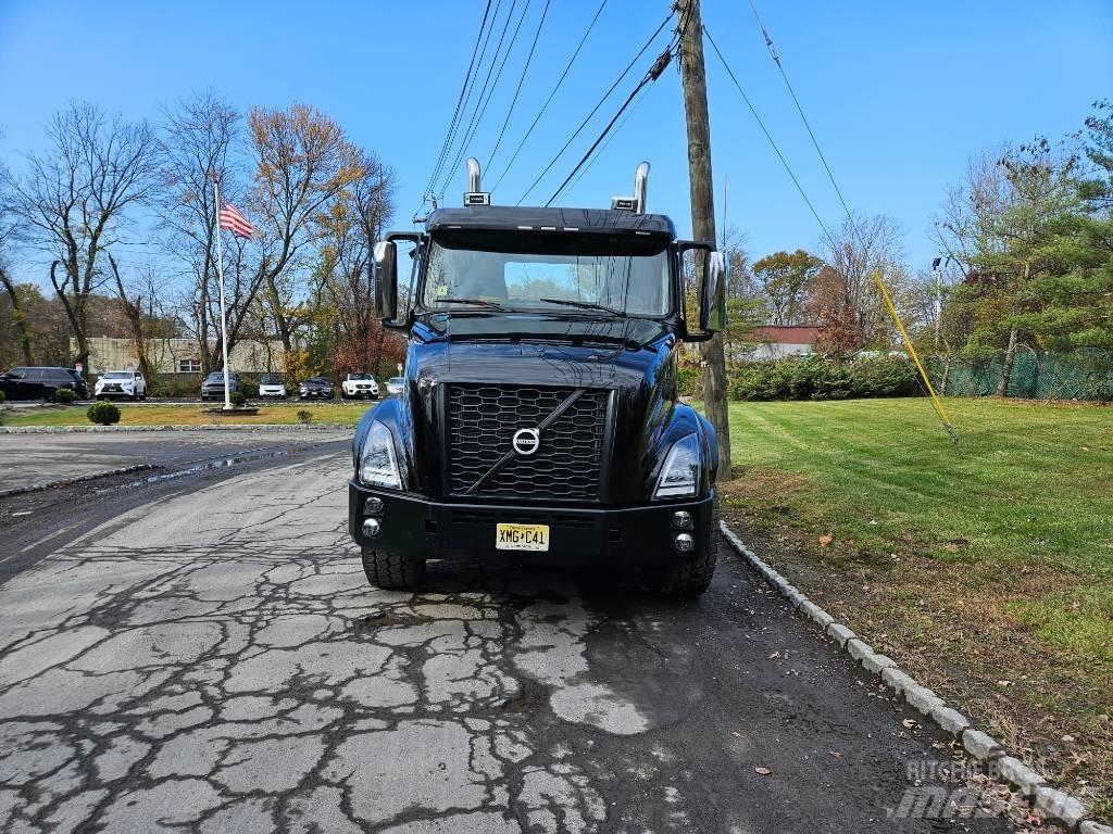 Volvo VNX 64 T300 Camiones plataforma