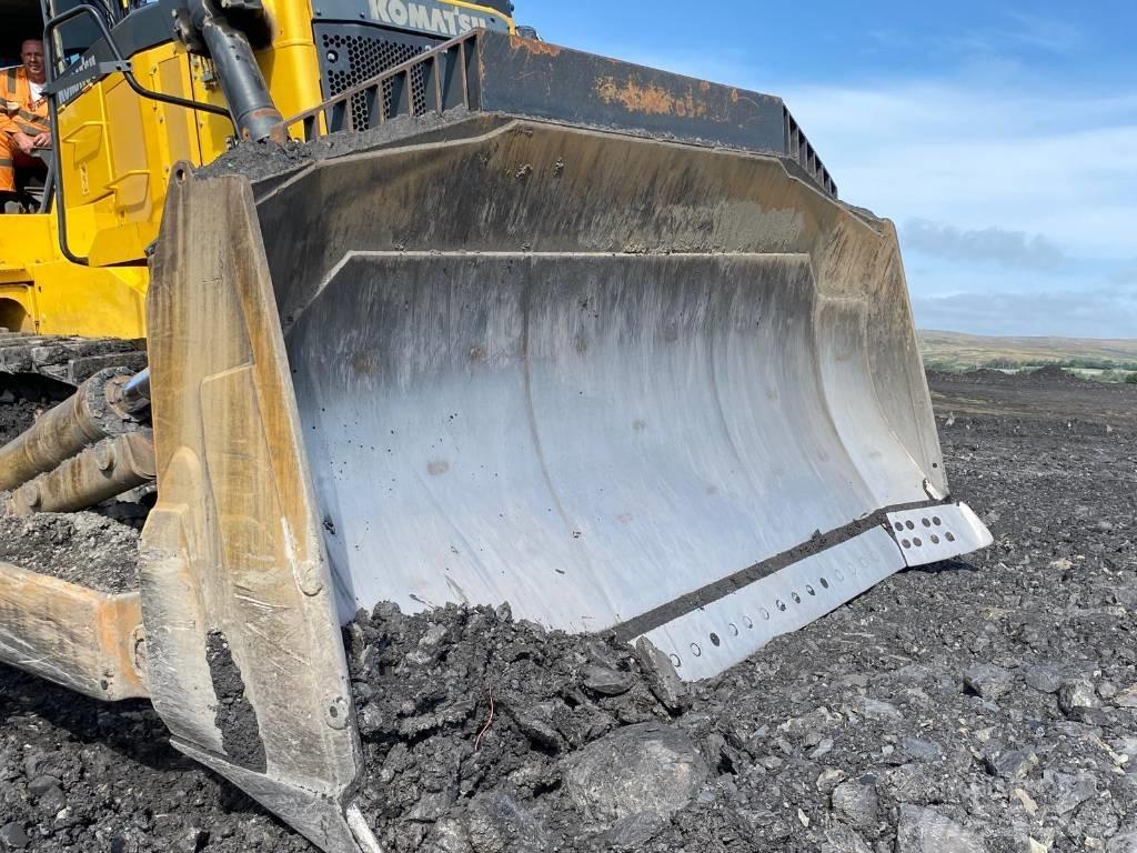 Komatsu D 375 A-8 Buldozer sobre oruga