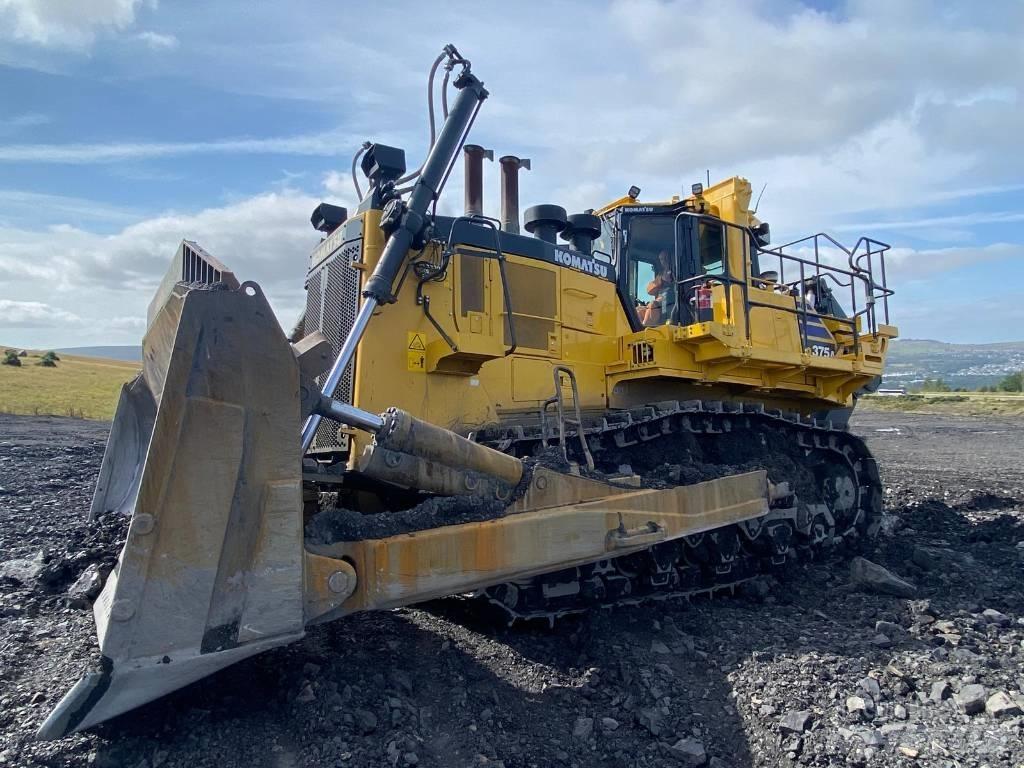 Komatsu D 375 A-8 Buldozer sobre oruga