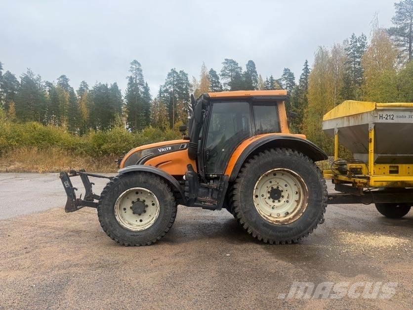Valtra N142 Tractores