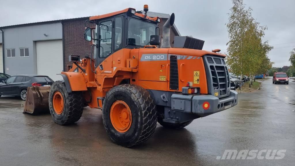 Doosan DL 200-3 Cargadoras sobre ruedas